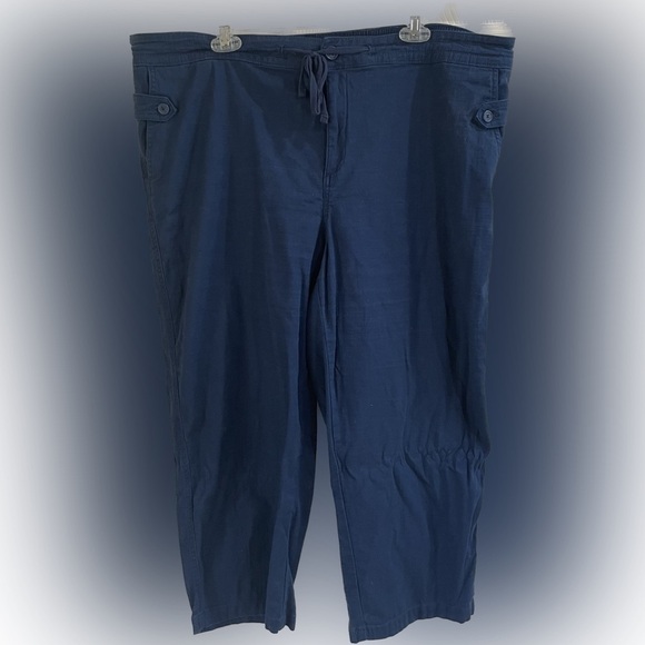 SUPER cute and comfy navy ladies capris! 20W. Pockets - Picture 1 of 4